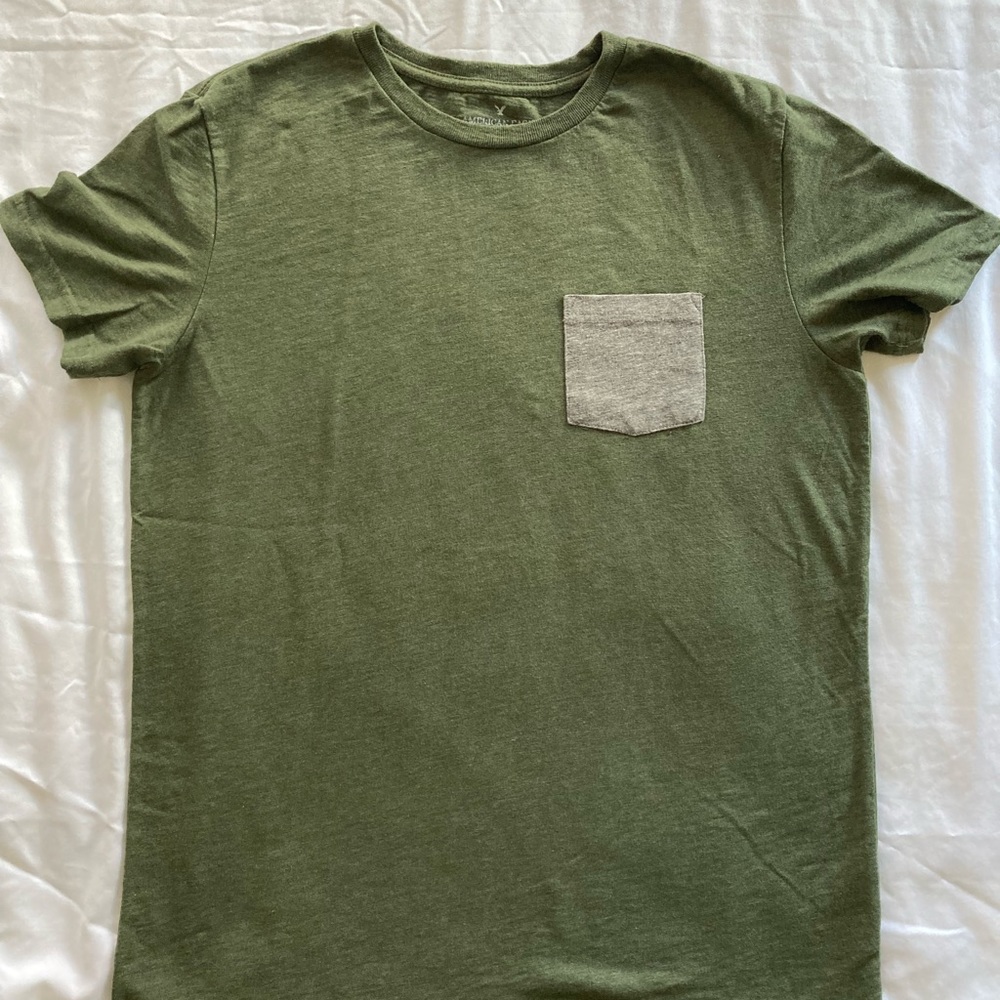 Thick AE bottle colored shirt - size M